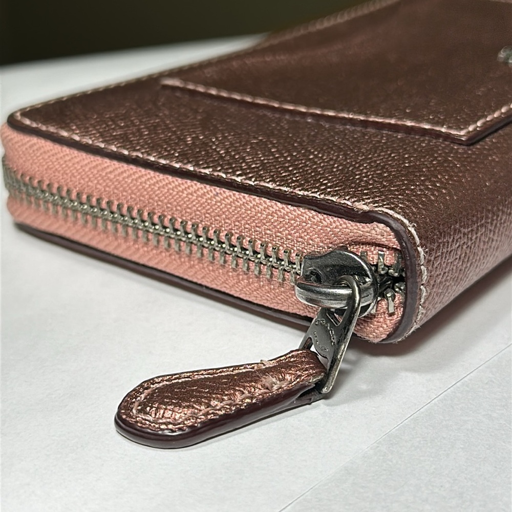 *RARE COLOR* COACH Accordion Crossgrain Leather Zip Wallet - Picture 5 of 14